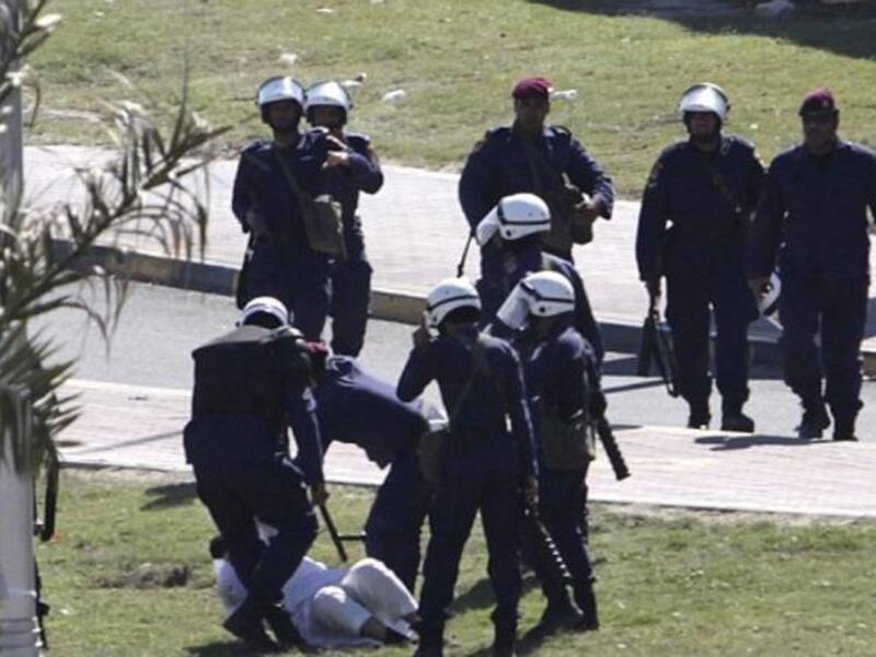 الشرطة البحرينية تقمع المتظاهرين