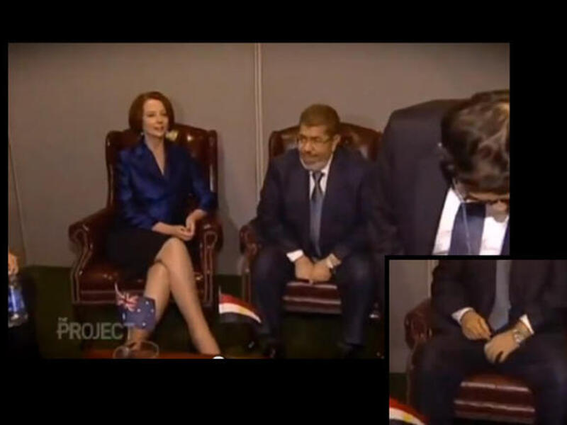 Morsi scratches his balls in a meeting with Australia's PM