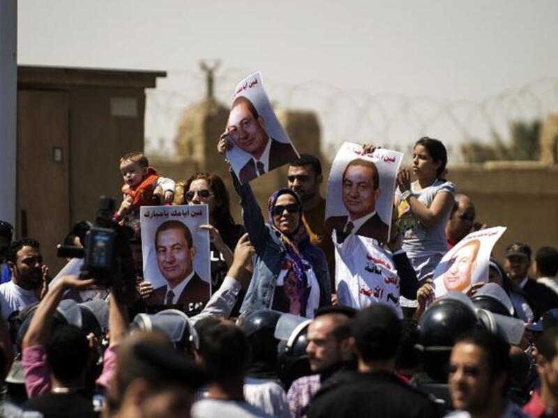 Hosni Mubarak supporters
