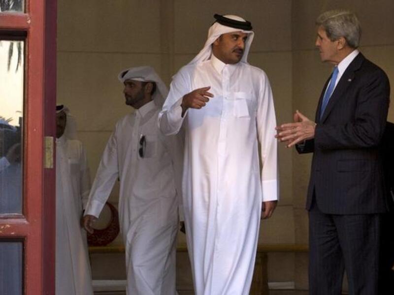 U.S. Secretary of State John Kerry (R) meets with Sheikh Tamim bin Hamad al-Thani (C) at the Crown Prince's home, the Sea Palace, in Doha (AFP)