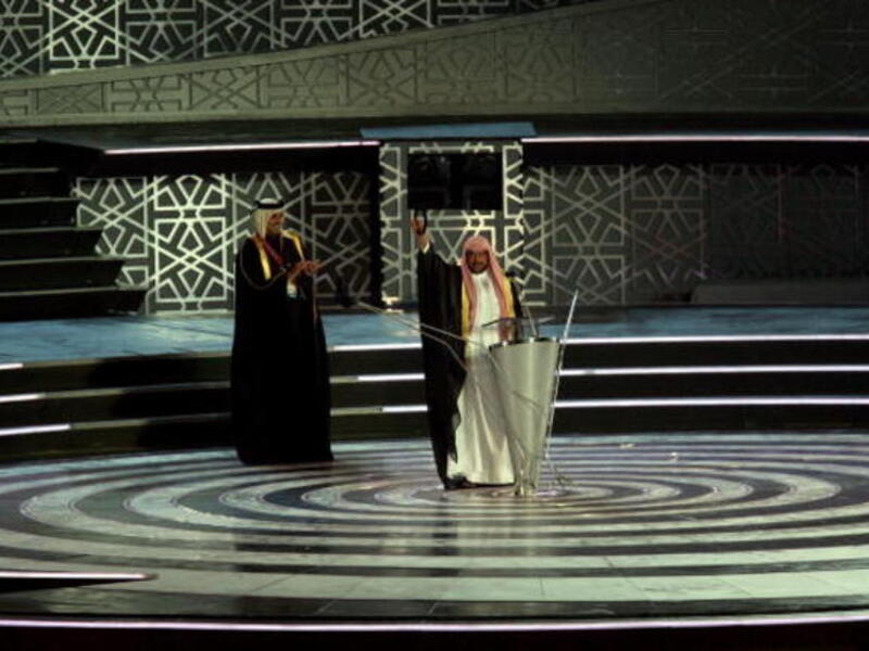 Sheikh Tamim Bin Hamad Al-Thani (R), the Heir Apparent & Chairman of the Board of Directors, DAGOC waves to the crowd during the Closing Ceremony of the 15th Asian Games Doha (Getty)
