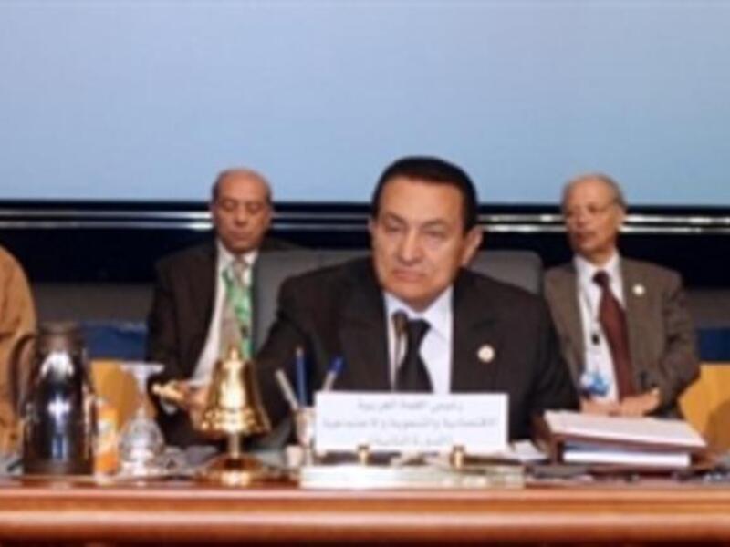 Egyptian President Hosni Mubarak chairs the opening session of the second Arab Economic Summit, with Kuwait's emir Sheikh Sabah al-Ahmad al-Sabah and Arab League Secretary General Amr Mussa.