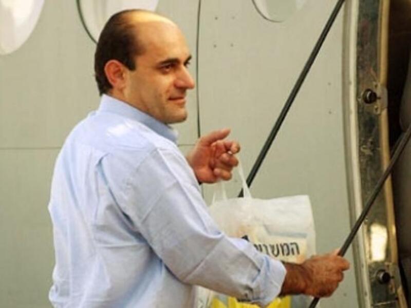 عزام عزام، درزي إسرائيلي، أدين في مصر بتهمة التجسس. اتهم بكتابة معلومات بالحبر السري على الملابس الداخلية النسائية وتمريرها للموساد. 