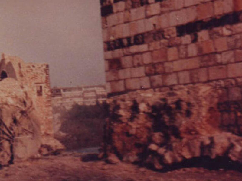 Hama 1982: Not a single photo emerged from the brutal assault of father al-Assad, at the time. Here some unprecedented relatively unseen footage of the ghost town that Hama became in the aftermath of the slaughter, site of 40,000 deaths. Today Hama joins other Syrian hot-spots to cry for freedom.
