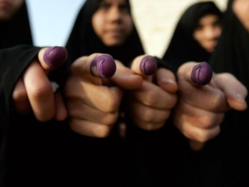 30 نيسان:
يبدو أن رئيس الوزراء العراقي نور المالكي سيبقى في موقعه الرسمي لفترة ثالثة بعد الانتخابات. لذا، السؤال هنا ليس إذا ما كان بإمكانه الفوز! بل، ما إذا كان قادراً على تنفيذ سياسات مرضية للأقلية السّنية الساخطة، لإحلال السلام في بلد يمزقه العنف.