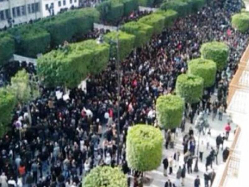 Protests spread to the capital Tunis where Bourguiba Avenue & the 'Kasba' demos were the precedent for Tahrir. Live ammunition fired into crowds only spurred on the gumption. The area afore the foreboding interior ministry swelled in a critical mass of red, single-starred flags. This tipped Tunisia's revolt which in turn inflamed the region.