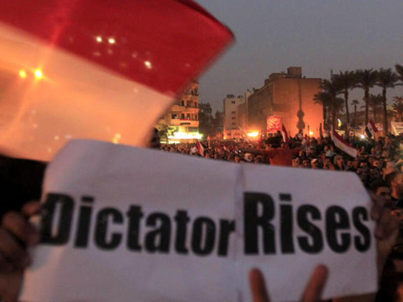 Morsi Democratic Dictator