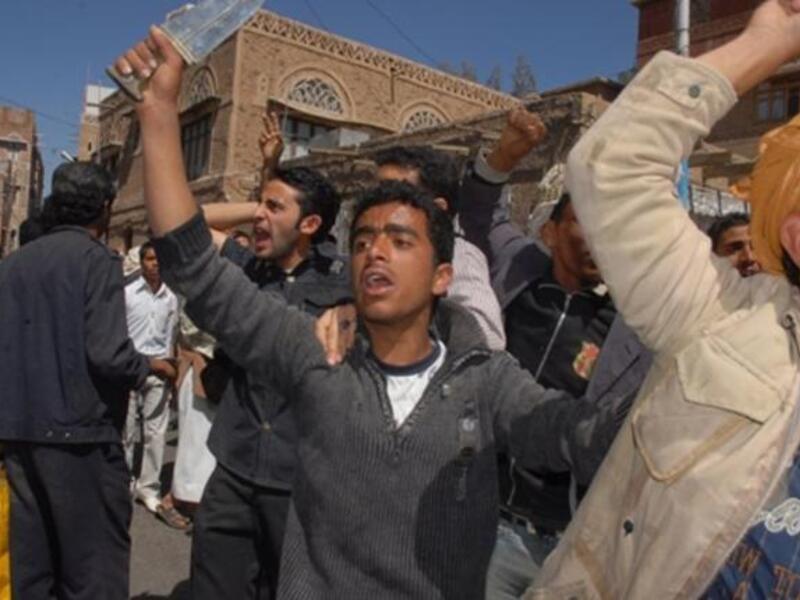 Dozens of Yemeni activists calling for the ouster of Yemen's President Ali Abdullah Saleh clash with the regime's supporters in Sanaa during protests.