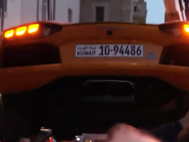 Kuwait supercar, Lamborghini Aventador towed