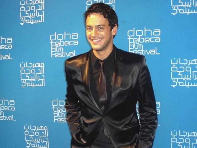 انتخب الفنان خالد أبو النجا بصوته في مدرسة "العروبة" والتزم بطابور المنتخبين الطويل.