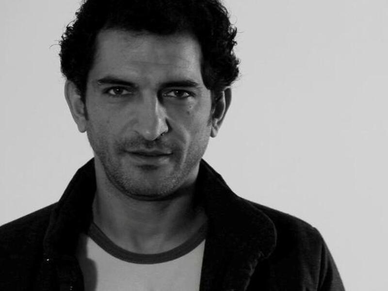 عمرو واكد يقاطع الانتخابات قائلا  في مدونته الشخصية "إن الانتخابات ستكون مهزلة كوميدية ومسرحية عبثية لا تليق بشعبٍ يحلم بالديمقراطية".