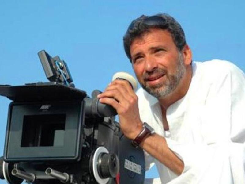 المخرج خالد يوسف أعلن أنه لن يدلي بصوته في الانتخابات البرلمانية الحالية لأن التيار الناصري مقسم بين القائمة السلفية والإخوان وهو ليس مع الاثنين.