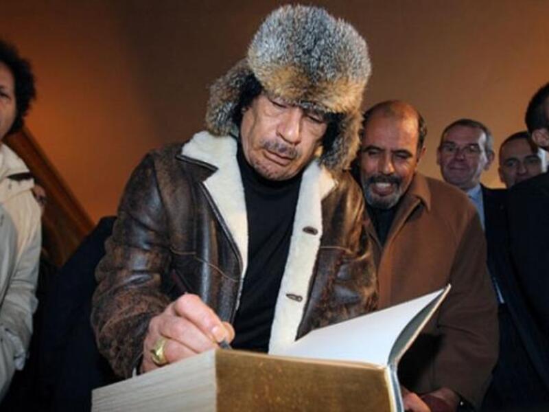 Brandishing yet another exorbitant hat for the occasion. 