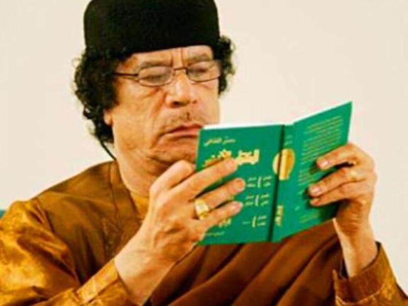 وفي الخطاب نفسه وصف القذافي شعبه بالجرذان وبأنهم يتعاطون حبوب الهلوسة. كما ويشير القذافي إلى كتابه الأخضر باعتباره مصدرا للقوانين والتشريعات.
