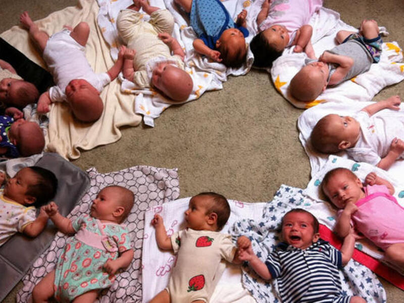 مجموعة من الاطفال 