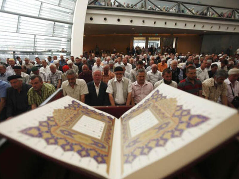 مسلمون في أحد مساجد أوروبا