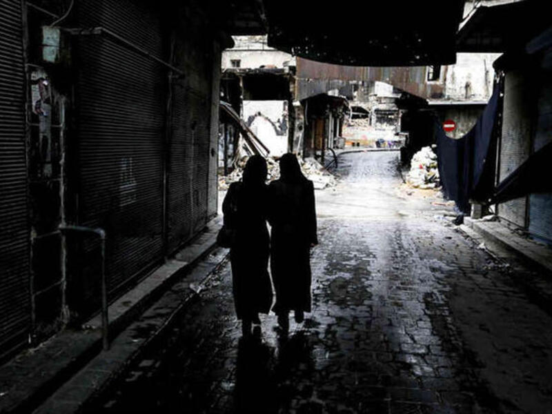 سيدتان في سوق حلب