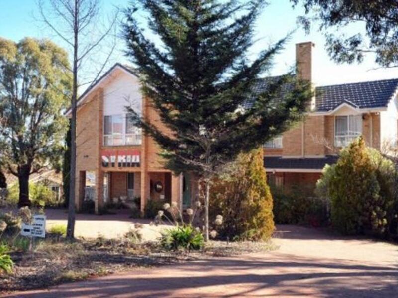 Syrian embassy in Australia expels diplomats in a tipping point.