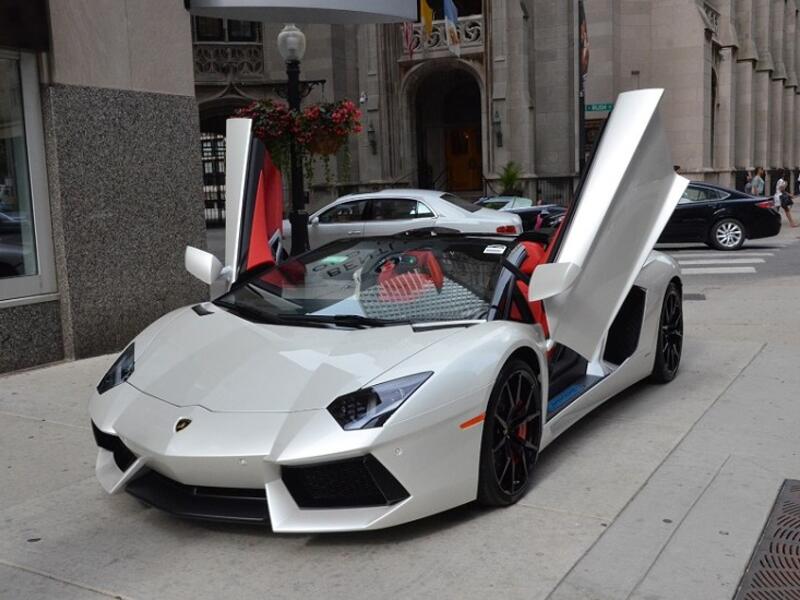 9- المهاجم الأرجنتيني سيرخيو أغويرو: لامبورغيني آفانتادور وسعرها 262 ألف جنيه استرليني