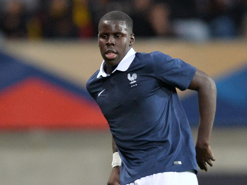 المدافع الفرنسي كيرت زوما: تعرض نجم تشلسي الشاب لإصابة خطيرة في الرباط الصليبي في فبراير الماضي ستحرمه من المشاركة في العرس الأوروبي هذا الصيف.