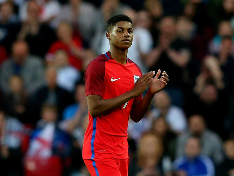 المهاجم الإنجليزي ماركوس راشفورد (18 عاماً): مفاجأة الموسم مع مانشستر يونايتد، فرض نفسه على المدرب روي هودجسون الذي استدعاه بعد 4 أشهر بزغ فيها نجمه منذ هدفه الأول الذي سجله في الدوري الأوروبي، من المستبعد أن يشارك أساسياً إلا أنه يبقى ورقة رابحة لفريق الأسود الثلاثة.