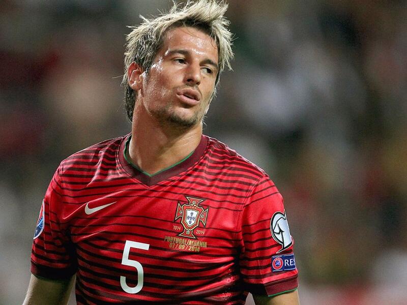 المدافع البرتغالي فابيو كوينتراو: ستبعد إصابة في الفخذ ظهير موناكو الأيسر المعار من ريال مدريد عن الملاعب من 3 إلى 6 أشهر مما سيحرمه من تمثيل برازيليي أوروبا في البطولة المرتقبة. 