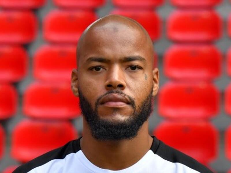 Algeria's international keeper Rais M'Bolhi