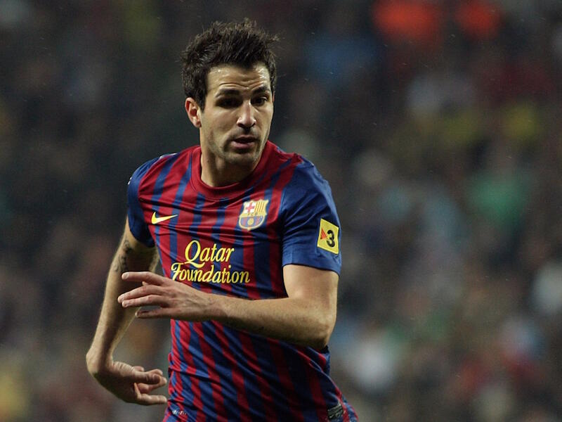 لاعب الوسط الإسباني سيسك فابريغاس: خطفه آرسين فينغر مدرب آرسنال مقابل 3.2 مليون يورو عام 2003 من أكاديمية لا ماسيا الخاصة ببرشلونة، لكن الفريق الكتالوني تمكن من إعادته لملعب كامب ناو عام 2011 مقابل 34 مليون يورو.