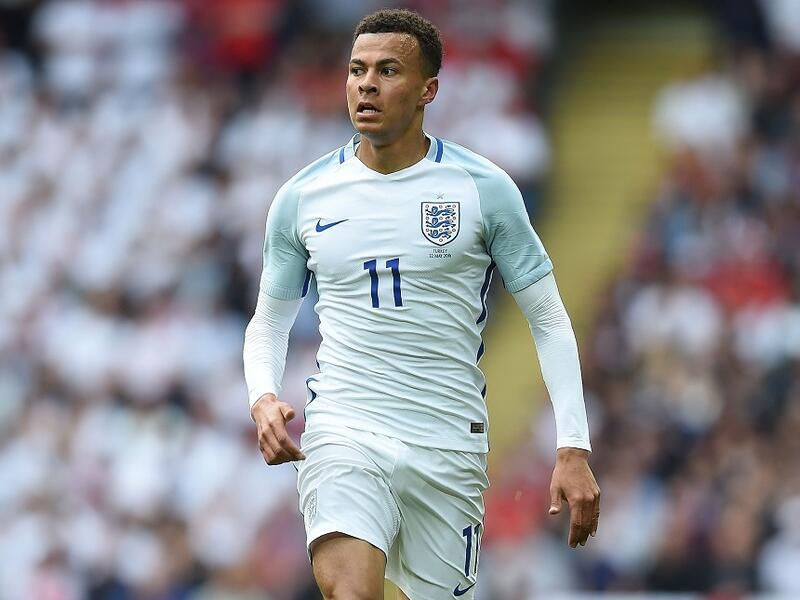 لاعب الوسط الإنجليزي ديلي آلي (20 عاماً): اختير كأفضل موهبة شابة في البريميير ليغ بعدما قدم مستويات رائعة رفقة توتنهام خلال موسمه الأول في البطولة، سيكون من المثير للاهتمام رؤية الطريقة التي سيعمل المدرب روي هودجسون وفقها لاستغلال موهبته.