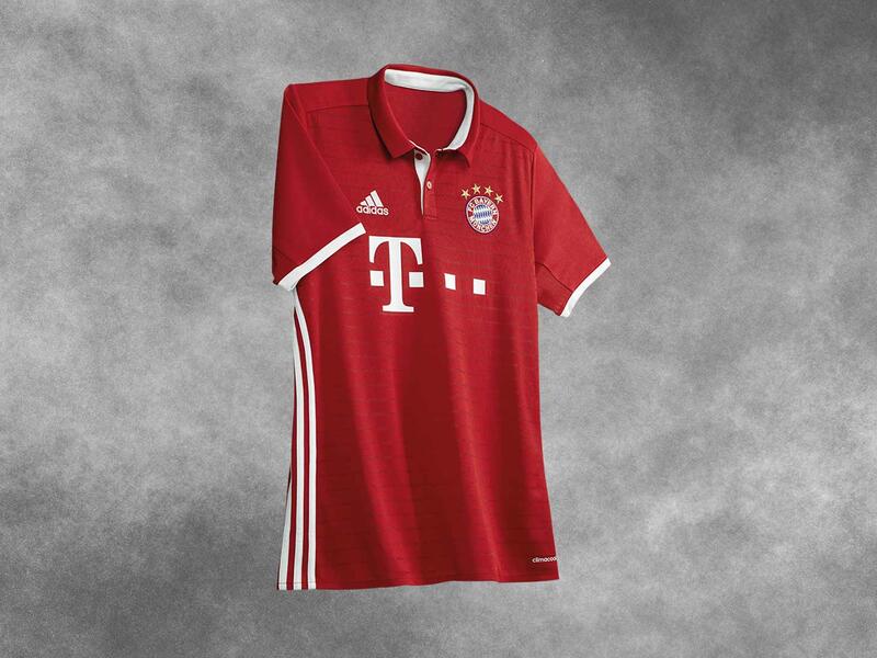 4- بايرن ميونخ الألماني بمليون و120 ألف قميص سنوياً.