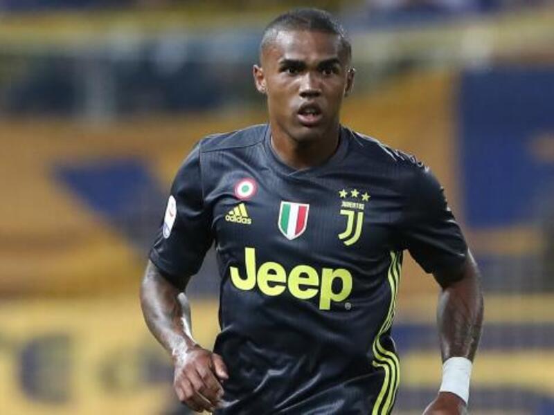 5. الجناح البرازيلي دوغلاس كوشتا (يوفنتوس) 137 مراوغة ونسبة 67%.