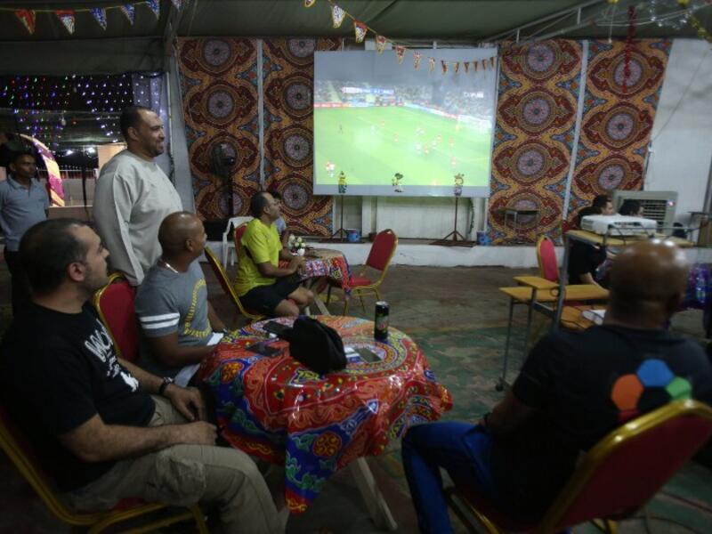 Egyptians watch a football match of the Euro 2016 on June 20, 2016 in the Omani capital Muscat.
MOHAMMED MAHJOUB / AFP