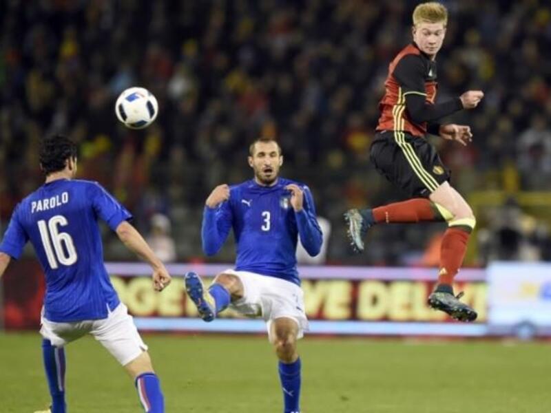 المجموعة الخامسة - إيطاليا x بلجيكا (13 يونيو): ستكون مهمة الآتزوري صعبة للغاية أمام الشياطين الحمر الذين يحتلون حالياً المركز الثاني في تصنيف فيفا للمنتخبات، نظراً للإصابات المؤثرة في صفوف الإيطاليين ولتطور البلجيكيين الملفت مؤخراً.