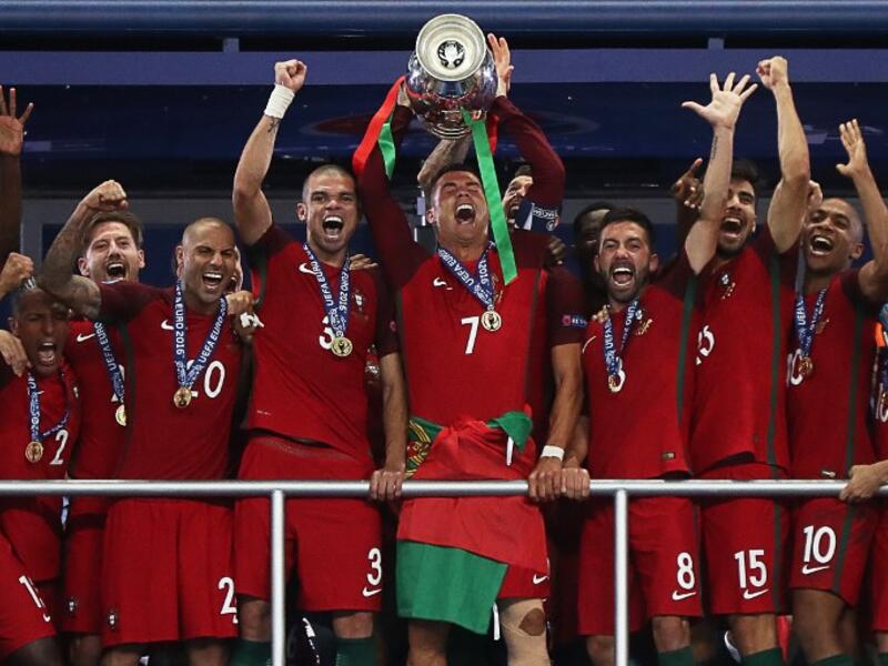 فوز منتخب البرتغال بكأس أوروبا للمرة الأولى في تاريخه بعد تغلبه في اللقاء النهائي على غريمه الفرنسي بهدفٍ دون رد.