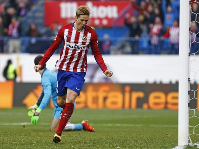 المهاجم الإسباني فيرناندو توريس (من ميلان إلى أتلتيكو مدريد) عام 2015 على سبيل الإعارة.