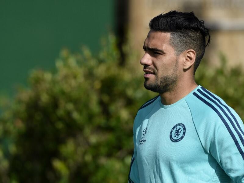 المهاجم الكولومبي راداميل فالكاو (تشلسي): من 55 مليون يورو إلى 22 مليوناً