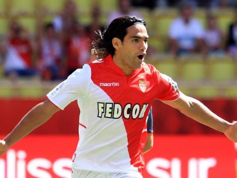 المهاجم الكولومبي راداميل فالكاو (موناكو) - الأندية المهتمة: تشلسي وريال مدريد.