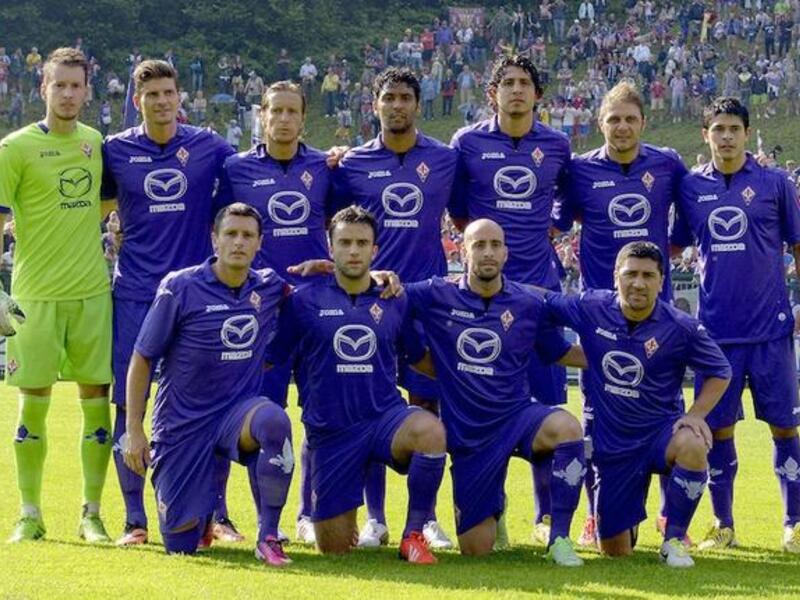 فيورنتينا الإيطالي: قدم الفيولا موسماً متميزاً وبات ينافس على المراكز الأولى في السيري آ عقب تعاقده مع نجوم مميزين مثل جيوسيبي روسي وماريو غوميز وماسيمو أمبروسيني.