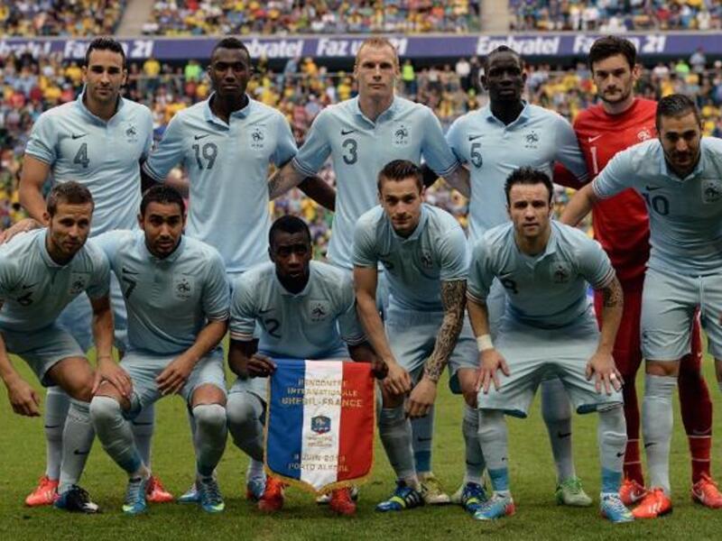 منتخب فرنسا: الطامح لإضافة لقب جديد بعد فوزه بنسخة 1998، وقد يصبح الحلم واقعاً في ظل اعتماد التشكيلة الحالية على عنصري الشباب والخبرة المتمثلة بنجوم من أمثال فرانك ريبيري وكريم بنزيمة وبول بوغبا وغيرهم.