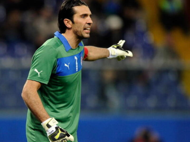 الحارس الإيطالي جيانلويجي بوفون: أفضل الحراس في التاريخ وصاحب الـ 139 مباراة دولية سيودع اللعب مع الآتزوري خلال الأعوام القادمة بعد فوزه بالمونديال قبل 8 أعوام، وسيتمنى أن ينهي مسيرته الناجحة بأفضل الطرق الممكنة.