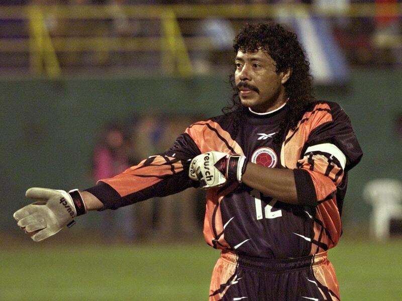 الكولومبي رينيه هيغيتا: حارس عرف بتصدياته البهلوانية، سجن لـ 7 أشهر إثر تورطه في عملية خطف مع تاجري المخدرات الشهيرين بابلو إسكوبار وكارلوس مولينا حيث سلم أموال الفدية للحصول على مكافأة مالية ضخمة.