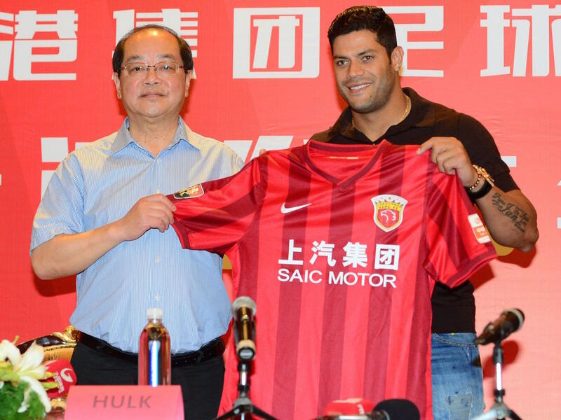 7- البرازيلي هالك (شنغهاي الصيني): 320 ألف جنيه استرليني أسبوعياً (17 مليون سنوياً).