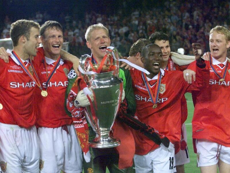 بايرن ميونخ 1-2 مانشستر يونايتد (نهائي 1999): تقدم البافاري الطرف الأفضل بهدفٍ نظيف لماريو بازلر حتى اللحظات الأخيرة من المواجهة التي شهدت تسجيل هدفين متتالين عبر تيدي شيرينغهام وأولي غونار سولشاير ليمنحا الشياطين الحمر فوزاً تاريخياً.