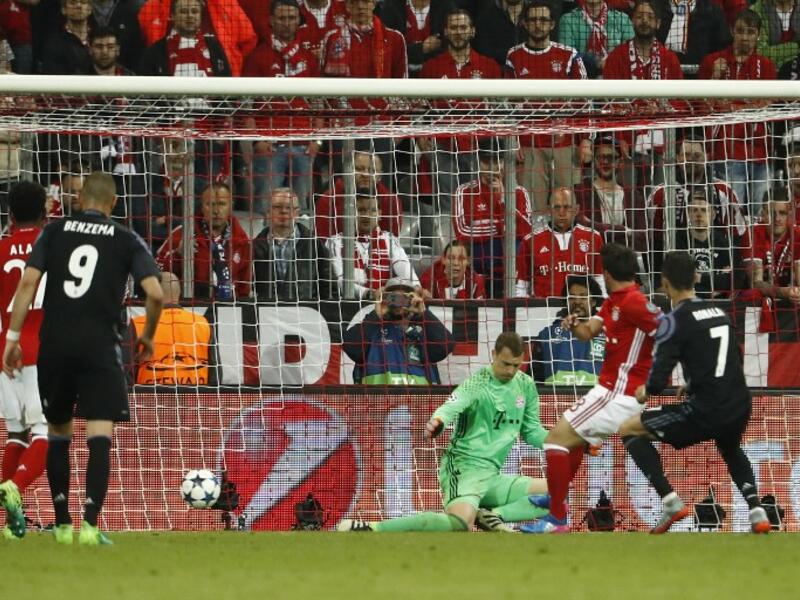 بايرن ميونيخ 1-2 ريال مدريد: سجل كريستيانو رونالدو نجم الملكي هدفه المئوي في مسابقات الاتحاد الأوروبي لكرة القدم (يويفا) بين ساقي مانويل نوير حارس الفريق البافاري العملاق، بواقع: 84 هدفاً رفقة الريال، و16 هدفاً مع مانشستر يونايتد.