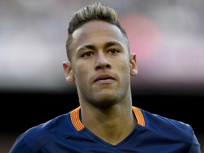 المهاجم البرازيلي نيمار (برشلونة): يتقاضى 36 مليون دولار سنوياً من ضمنها راتب سنوي تصل قيمته لنحو 14 مليون دولار.