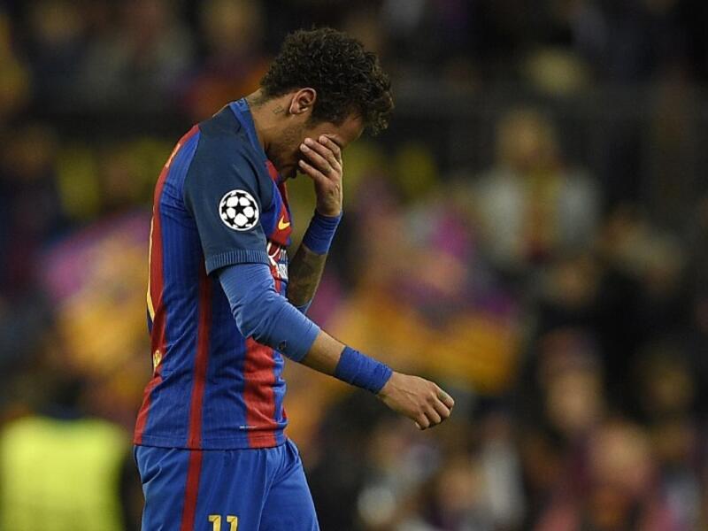 برشلونة 0-0 يوفنتوس: بكاء نيمار بعد نهاية المباراة يؤكد خيبة الأمل التي شعر به الهداف البرازيلي وجماهير النادي الذي لطالما اعتاد على بلوغ المربع الذهبي للبطولة.