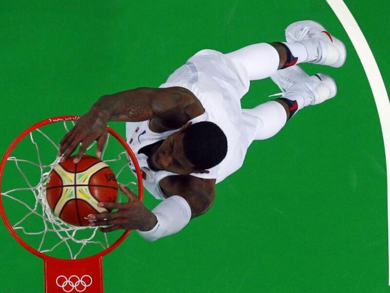 المركز العاشر: لاعب كرة السلة الأميركي بول جورج (إنديانا بيسرز) - مجموع المداخيل: 24.1 مليون دولار، منها 17.1 مليون دولار كأجر سنوي.