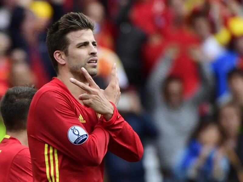 المدافع جيرارد بيكيه (إسبانيا)