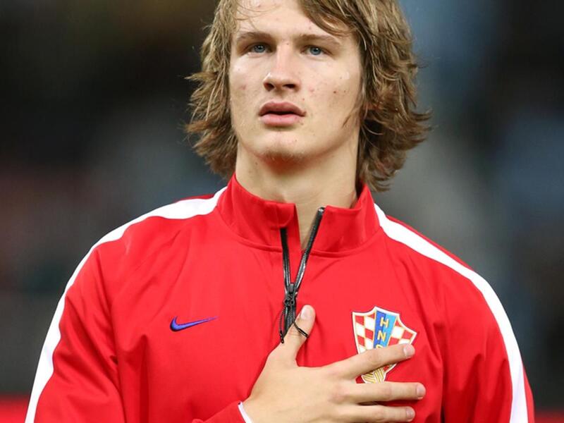 المدافع الكرواتي تين يديفاي (20 عاماً): انتقل إلى باير ليفركوزن مقابل 5 ملايين جنيه استرليني بعد فشله في فرض نفسه مع روما، ليبدأ بالتألق بعدها مباشرة، يتوقع أن ينافس فيدران تشورلوكا وغوردون شيلدينفيلد في الخط الخلفي للكروات خلال اليورو.