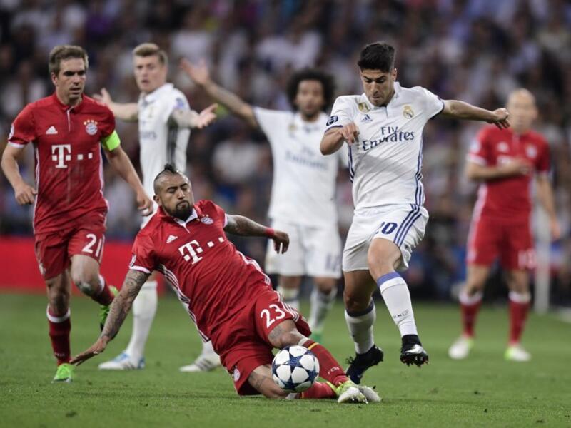 ريال مدريد 4-2 بايرن ميونيخ: كان للقرارات المثيرة للجدل من طرف الحكم فيكتور كاساي أثر واضح في نتيجة اللقاء، مما دفع أنشيلوتي مدرب الفريق البافاري للمطالبة بالاعتماد على إعادات الفيديو سريعاً.